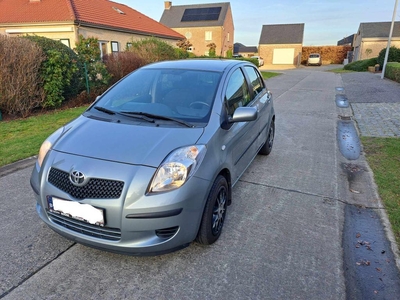 Toyota Yaris 1.3 benzine.