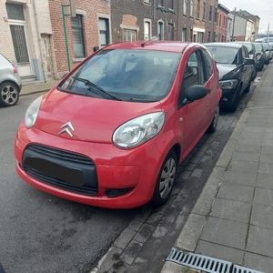 Citroën c1 avec feuille rose