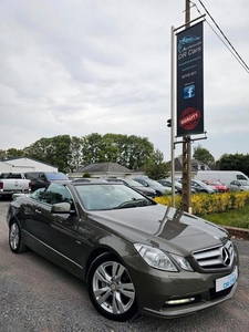 MERCEDES E200 CABRIO-AUTOMAAT/XENON-NAVI-PDC-CRUIS-AIRCO