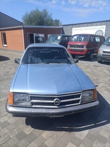 OPEL COMMODORE 1981 2.5 BENZINE