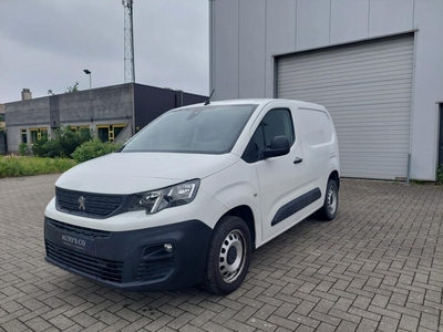 Peugeot Partner 1.6 HDI 3zit/Navi/Camera/Pdc/99pk/12M GARANT