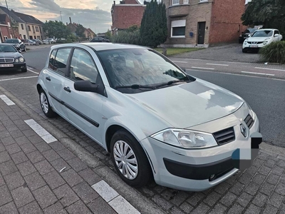 Renault megane 1.6 benzine met airco weinig km