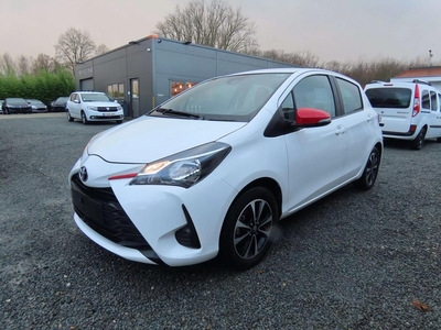 Toyota Yaris 1.5i Dual VVT-iE Lounge (bj 2020)