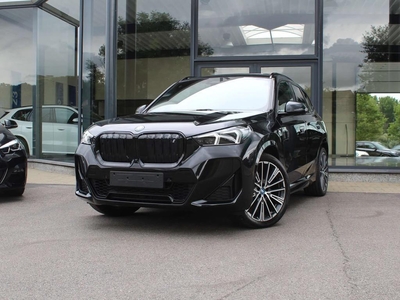 BMW X1 iX1 xDrive30 M Sport / PANO / 360 / TRKHK / LEER / HU