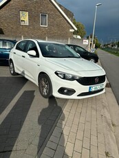 Fiat Tipo 2020 benzine met maar 10000 km en garantie.