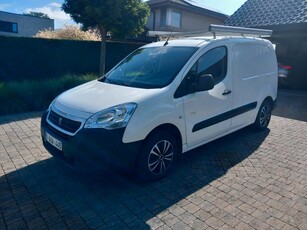 Peugeot Partner 16HDI 3zit, airco, navigatie, trekhaak, pdc