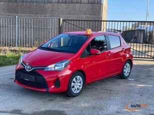 Toyota Yaris 1.0i VVT-i Active and pack Live 2