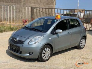 Toyota Yaris 1.3i VVT-i 16v Follow Me