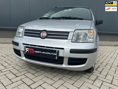 Fiat Panda 1.2 Young/airco/elekt ramen/ central lock/lm velgen/radio cd/onderhoudsboekjes aanwezig/2 sleutels/abs nieuwstaat