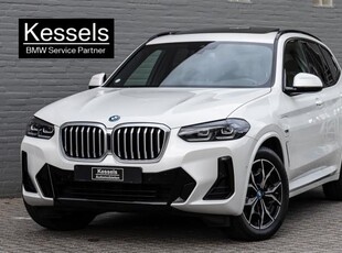 BMW X3 30e / X-Drive M-Sport Trekhaak Panoramadak HiFi