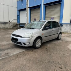 FORD FIESTA ESSENCE AVEC CONTRÔLE TECHNIQUE