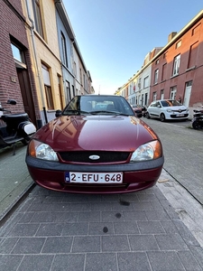Ford Fiesta 2001: Benzine, 105 000 km