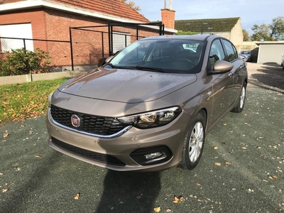 Fiat Tipo 1400 benzine met 45000 km van 208