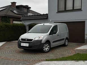 Peugeot Partner 3 zit/lichte vracht/trekhaak/navi/parksensor