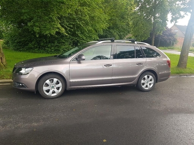 Skoda Superb 1.4 Benzine. Nieuwe staat. Met 82000 km !!