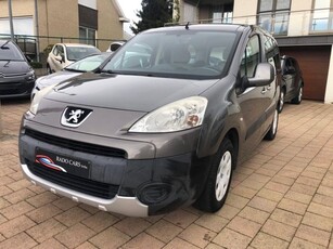 Peugeot Partner 1.4 benzine van 2010 120000 km onderhoudboe