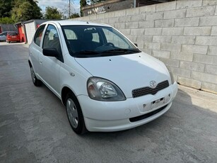 Toyota yaris 1000cc essence 2002 prix marchand