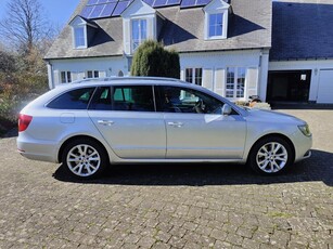 Uitzonderlijk en zeldzaam V6 3600cc 4X4 full option