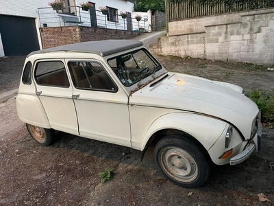 Citroën Dyane 4 - 1971 - Sortie de grange