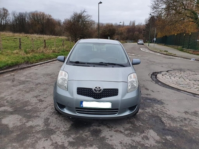 Toyota yaris 1.3i automaat gekeurd