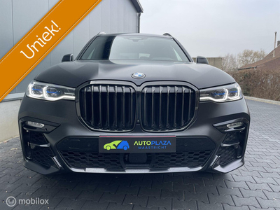 BMW X7 xDrive40D / HE / FROZEN BLACK / HK / Pano / 6P / 22”