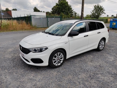 Fiat Tipo (2017) met winterbanden op velg