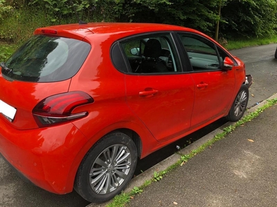 Peugeot 208 1.2 benzine. Ongeval uit 2019