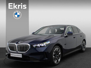 BMW 5 Serie Sedan 520i Travel + Comfort Pack / Panoramadak / Trekhaak / Driving Assistant / Adaptieve LED / 20''