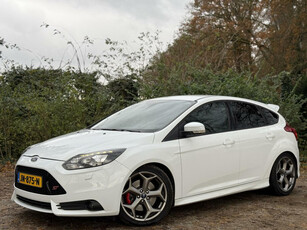 Ford Focus 2.0 ST-3 EcoBoost 250PK+ / Recaro / LED / LUXE