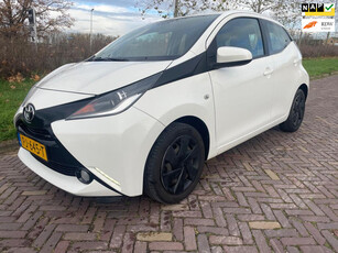 Toyota Aygo 1.0 VVT-i x-play-Airco