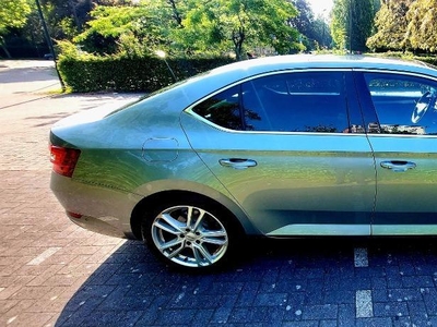 Skoda Superb 2.0 tdi Premium Edition