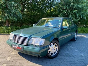 Mercedes-Benz E 420 V8 Bijna Oldtimer 1 Jaar garanti