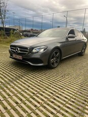 Mercedes-Benz E220D (FULL OPTION)