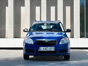 Skoda fabia / Benzine - 121000km - 2009/ carplay - Airco