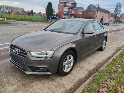 Audi A 4 2.0 TDI 88 kw Bj. 2015 (Schade wagen)