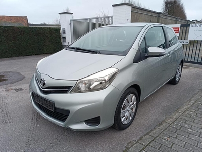 Toyota yaris 1.4 d4d/2011/€5/66kw/GPS CAMERA airco/propre!!!