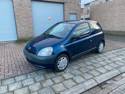 Toyota yaris 2003 64 000 km benzine 1 jaar garantie