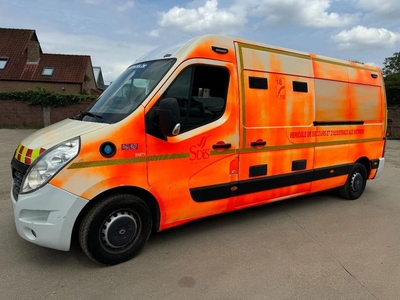 Renault Master *AMBULANCE-RETTUNGSWAGEN* (bj 2015)