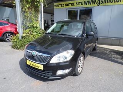 Skoda FABIA Skoda Fabia 1.2CRTDi 75cv noir02/11 Airco Antibrouillard Radio