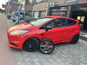 Ford Fiesta ST 230pk Navi camerakit aluminium sportuitlaat