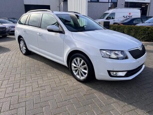 Skoda Octavia 1.0 TSI 115pk Navi Airco Pdc Gekeurd !