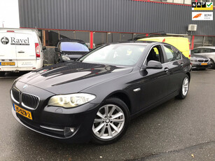 BMW 5-serie 520i High Executive / LEER / SP VLG / HAND GESCHAKELD /