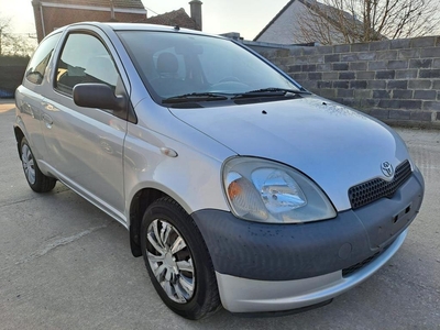 Toyota yaris 1.0 essence 2001.3porte roul très bien