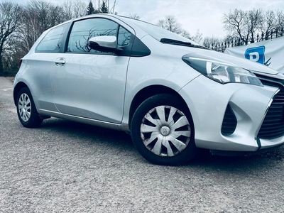 Toyota Yaris * 15000 km!! * aanraakscherm * bluetooth*