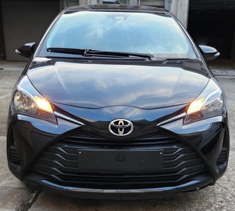 Toyota yaris Benzine 8/2018 8800km noir 12500€