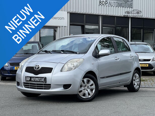 Toyota Yaris 1.3 VVTi Sol MMT AUTOMAAT/AIRCO/GROTE BEURT EN APK NIEUW!