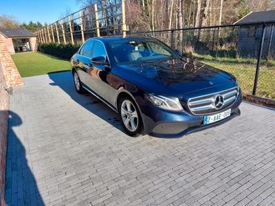 *Mercedes Benz E-220*