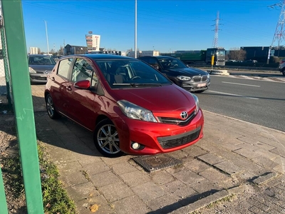 TOYOTA YARIS /BENZINE/NAVI/PANO/