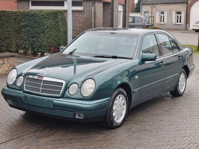 Mercedes E200 benzine airco 1ste eig