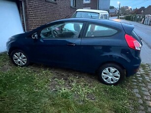 Ford fiesta 2015 essence . 90000km